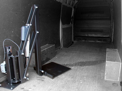 Lightweight 100 hebt Lasten bis zu 100 kg problemlos in das Fahrzeug.